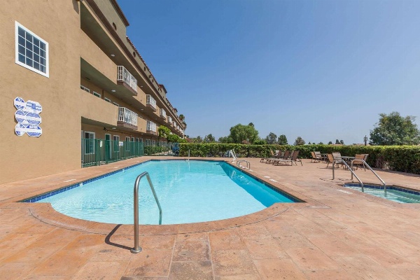 Travelodge by Wyndham Sylmar CA Main image