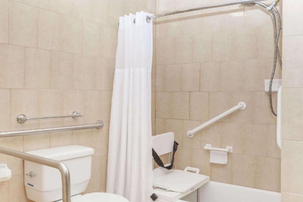 Travelodge by Wyndham Sylmar CA image 8